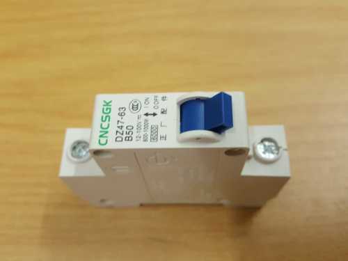 Dc Circuit Breaker 50a |12-100v Dc | 800-1000w | Solar Circuit Breaker - Security and More